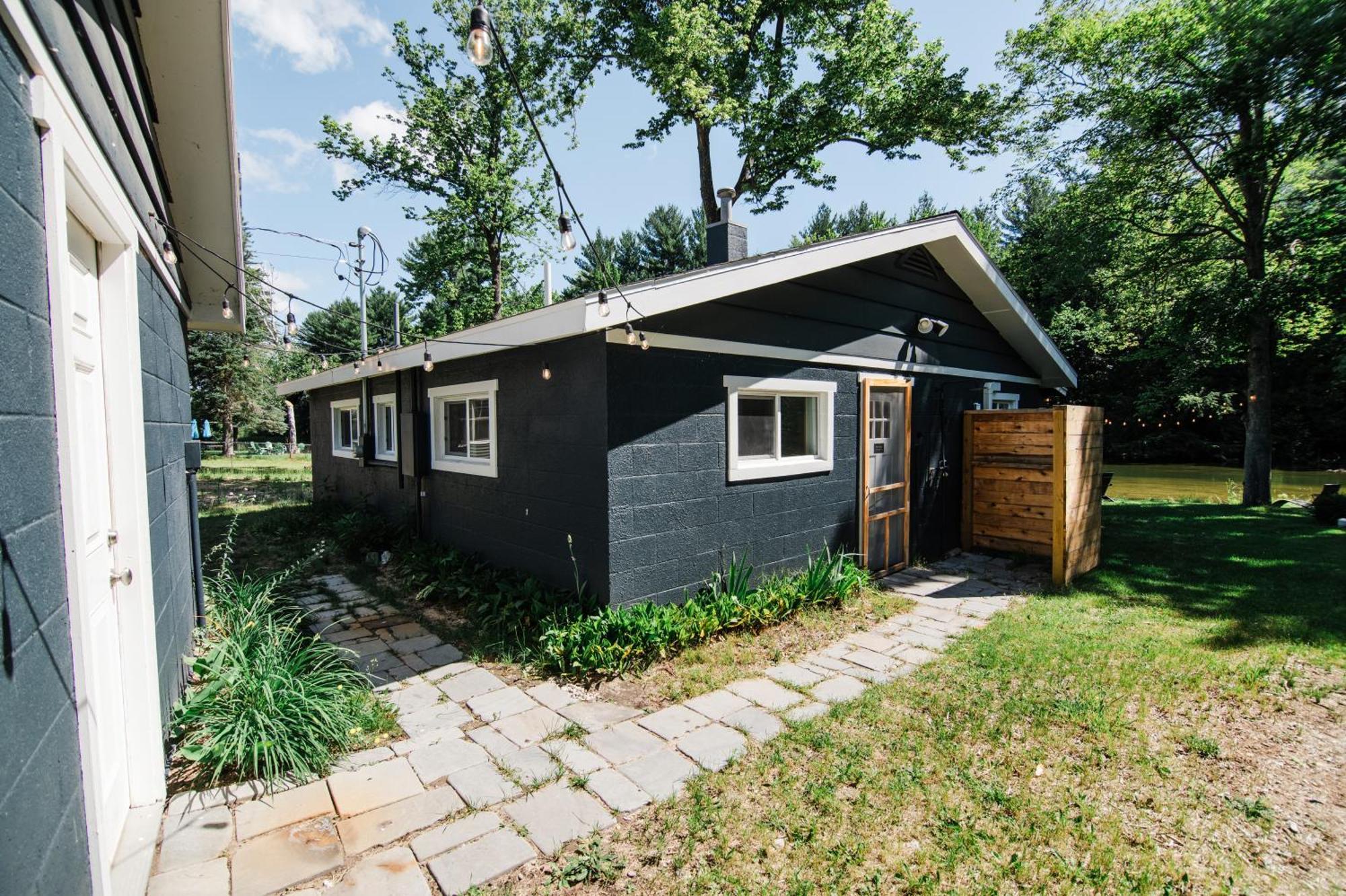 The Cottage By Wanderlust Abodes Bellaire Exterior photo